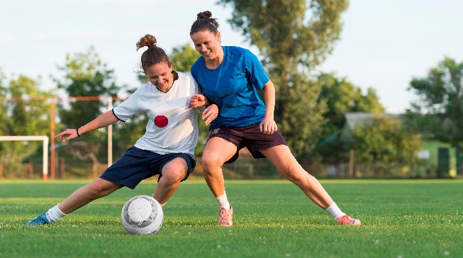 詹姆斯42+17+8库里37分 湖人力克勇士取四连胜.